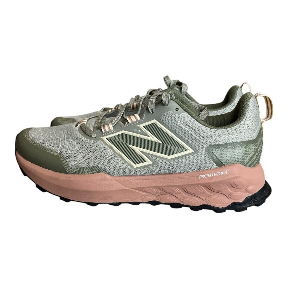 New Balance Women's Green and Pink Running Shoes